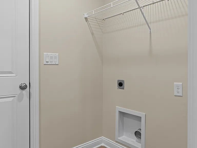 1562 Lincoln Ave — Photo 5