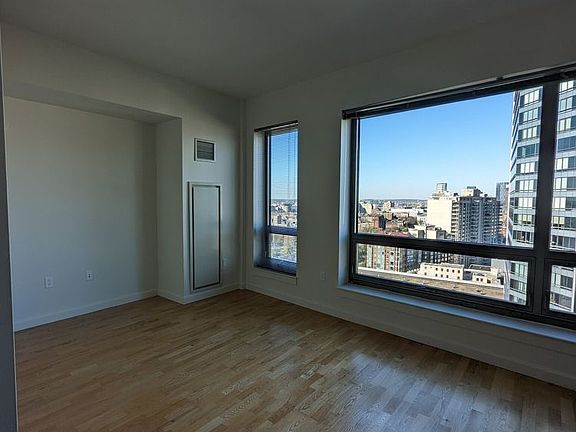 2nd image of 600-700 Washington St #2506F