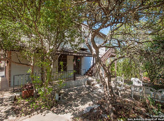 3rd image of 2967 Westview Dr
