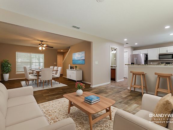 3rd image of 209 Woodknoll Pl