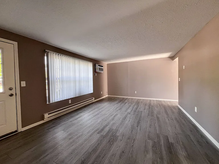 Stoney Creek Apartments — Photo 15