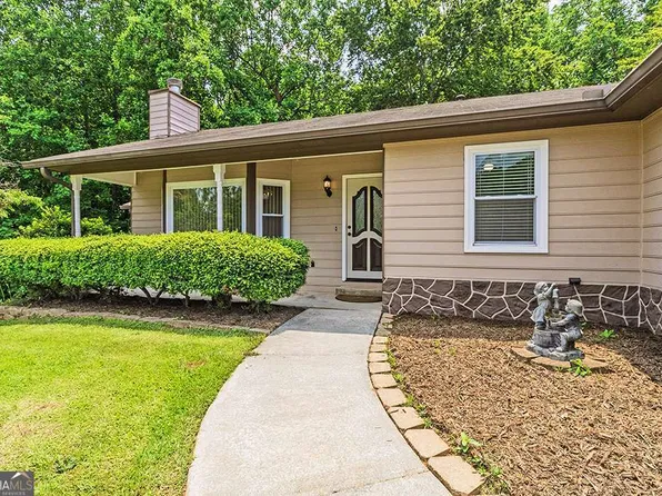 4655 Barnes Ct, Loganville, GA 30052