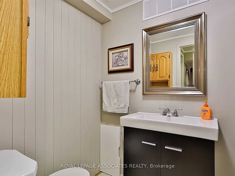 166 Lynnbrook Dr #BASEMENT — Photo 11