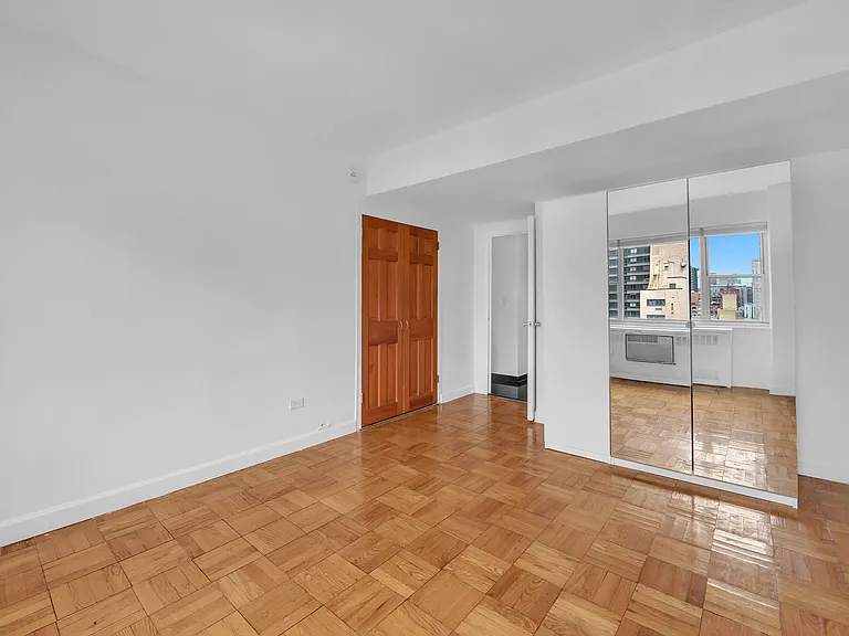 333 E 46th St #18A — Photo 9