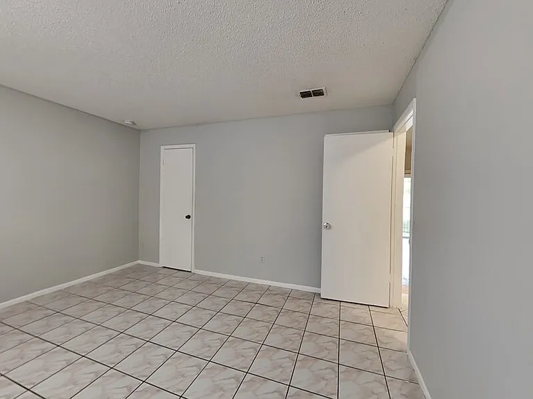 1913 Truman Rd — Photo 10