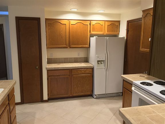 5th image of 7733 Puffin Ct SE