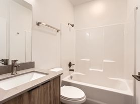 11 NE 55th Ave
