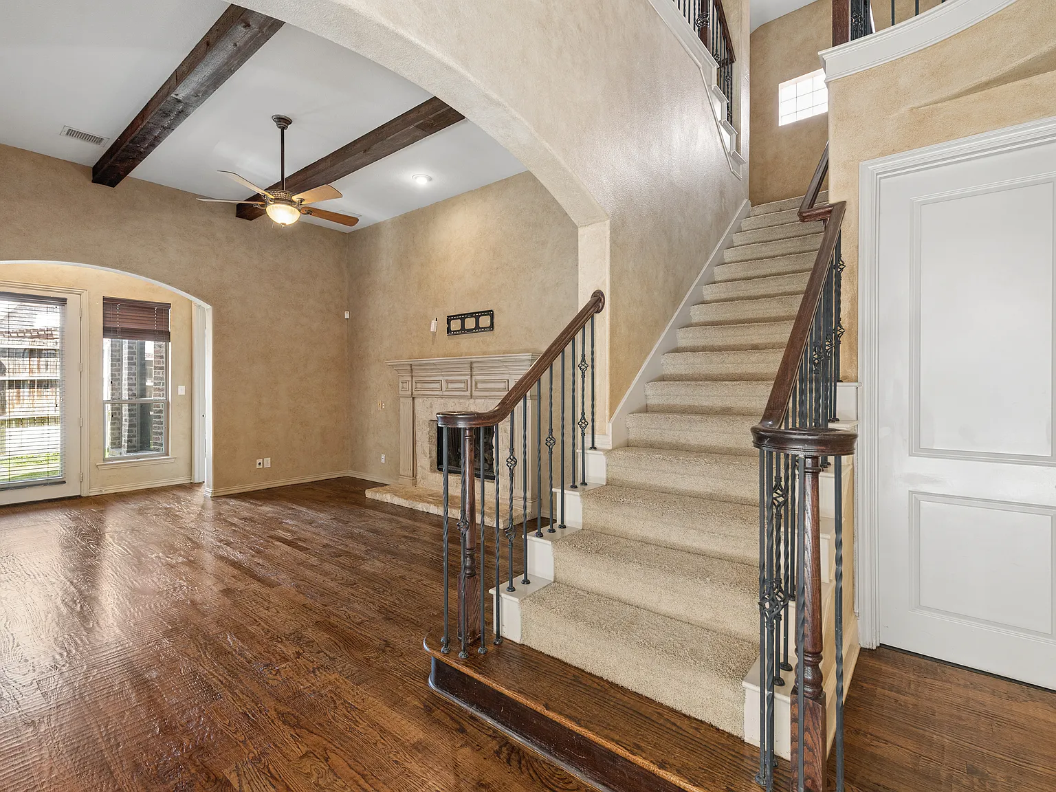3 bed, 2.5 bath, 3561 sqft, $3,800 — Photo 2