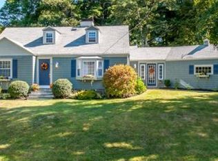 52 Canterbury Rd, Lynnfield, MA 01940