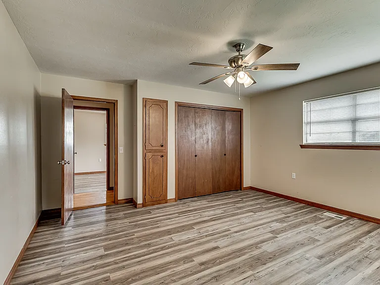 27115 Western Ave — Photo 11