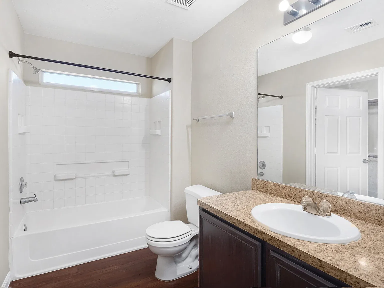 3 bed, 1466 sqft, $2,000 — Photo 2