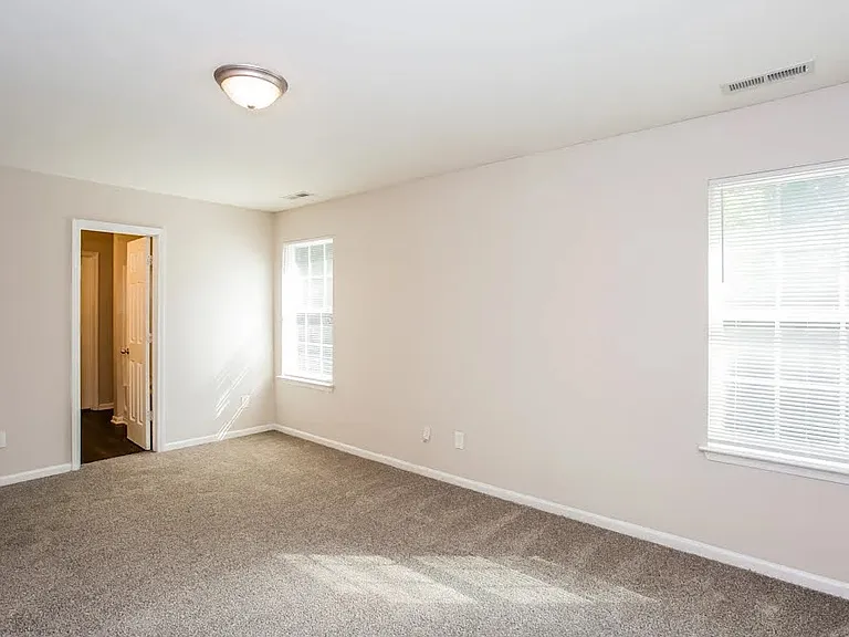 3036 Knightsbridge Ln — Photo 1