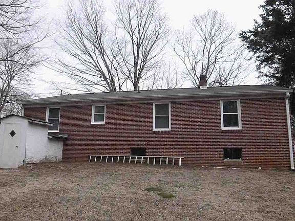 5th image of 196 Oak Tree St