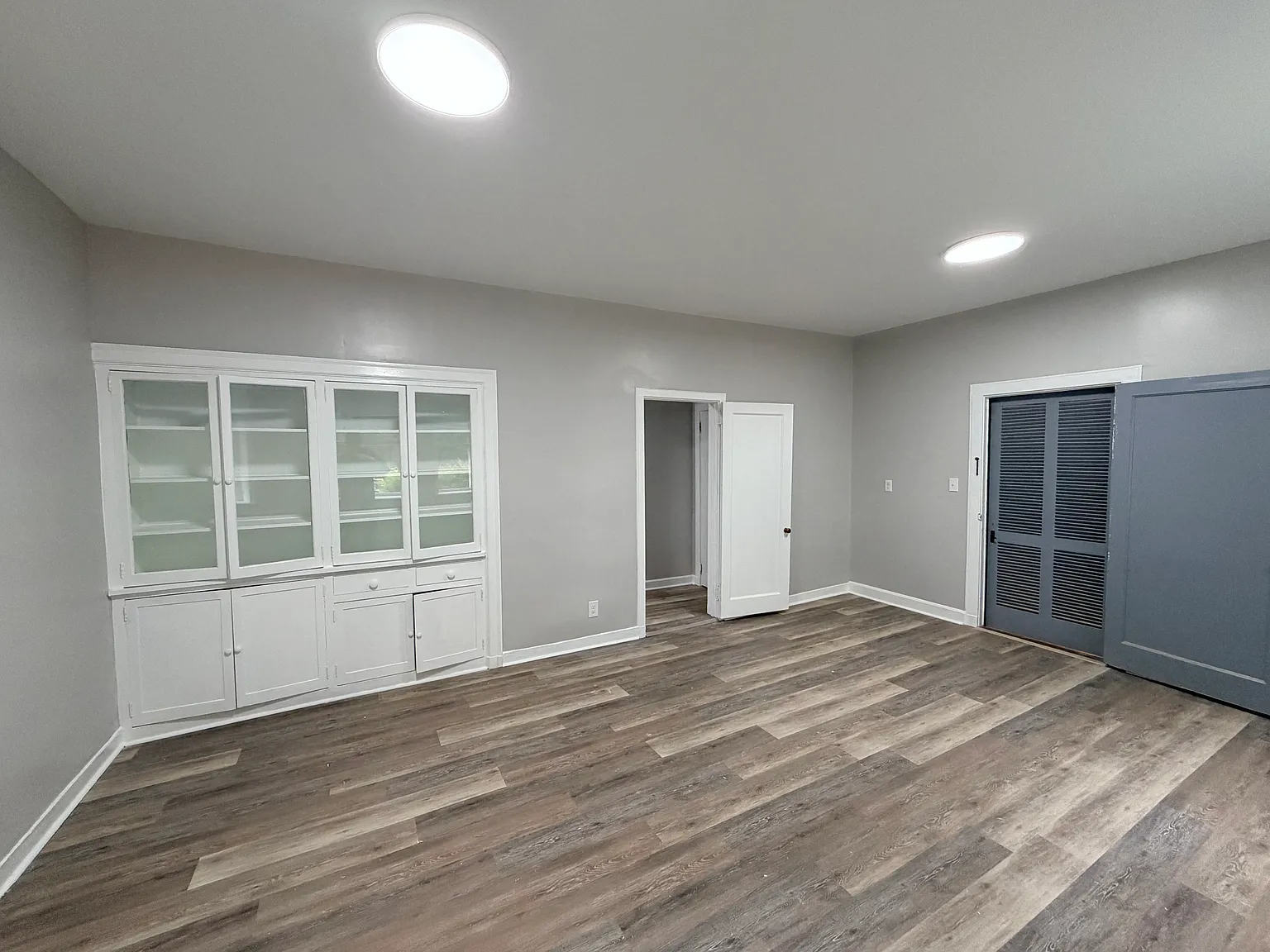 2 bed, 950 sqft, $1,300 — Photo 2