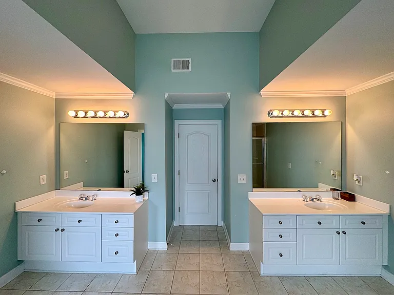 Huge Master Bathroom