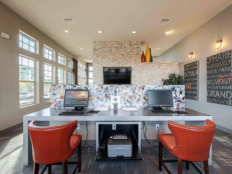 Business Center with Wi-Fi & Coworking Spaces