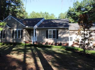 725 Rivers Bend Ln, Bumpass, VA 23024