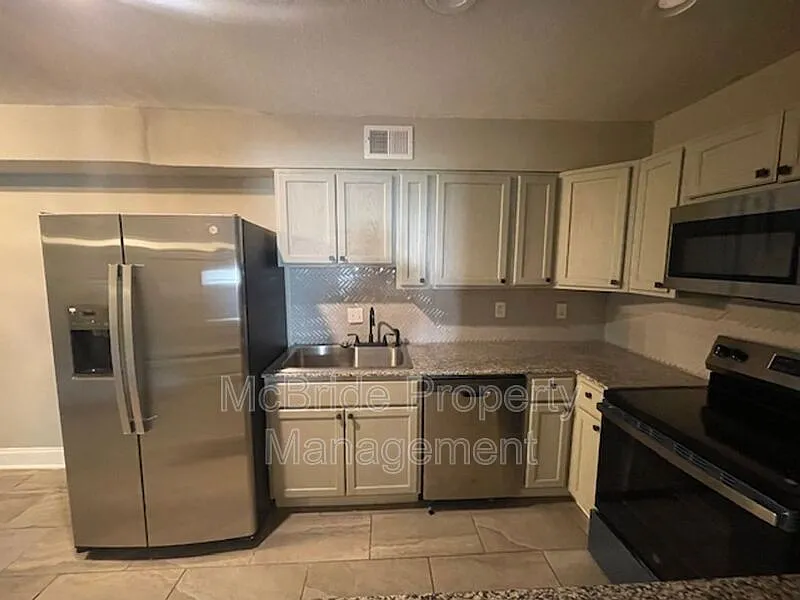 2 bed, 1.0 bath, 920 sqft, $1,175 — Photo 4