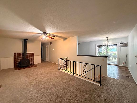 3rd image of 524 Meadowbrook Ct