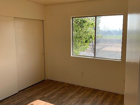 5th image of 1025 N Tippecanoe Ave Unit 102