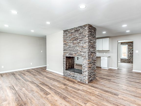 3rd image of 1107 Hillview Dr