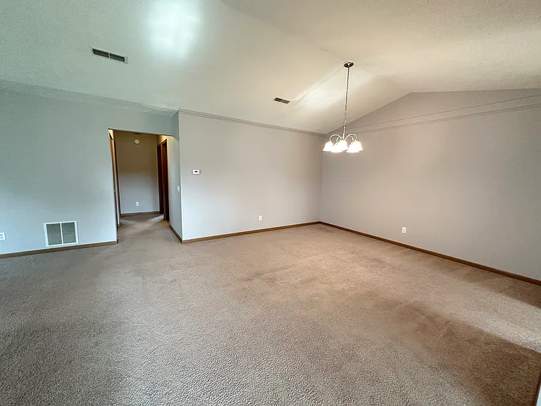 4427 Venetian Dr — Photo 5