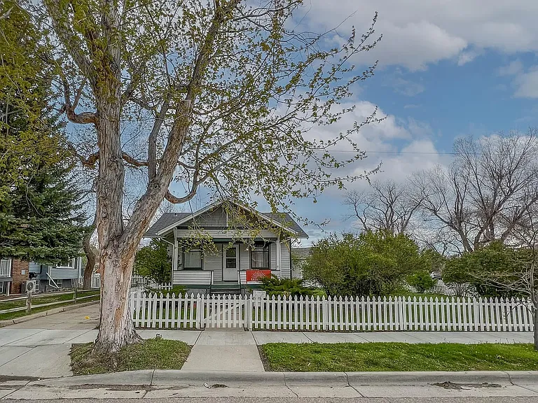 709 E 5th St #BUNGALOW — Photo 2