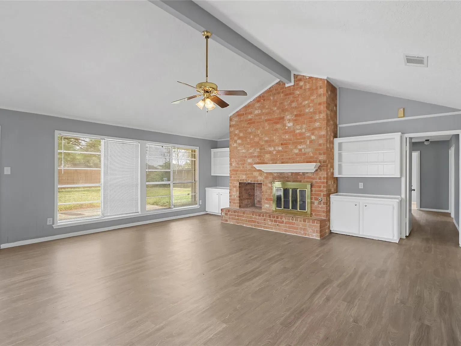 3 bed, 2.0 bath, 2058 sqft, $1,995 — Photo 4