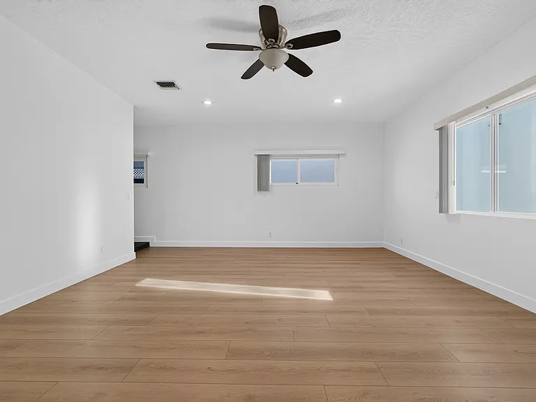 1811 N Avon St — Photo 14