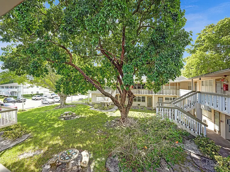 232 Farnham Cres #232-J — Photo 34