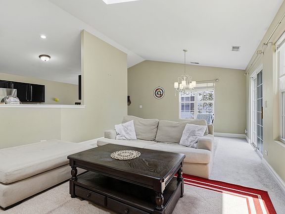 4th image of 2481 Stoughton Cir