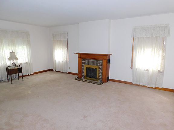 3rd image of 11026 S Washtenaw Ave