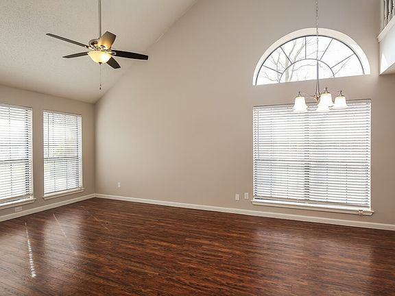 5th image of 657 Edgewood Dr