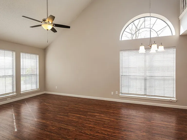 657 Edgewood Dr — Photo 5