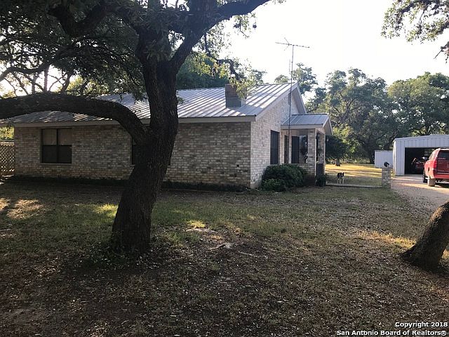 2nd image of 2927 Rolling Oaks Dr