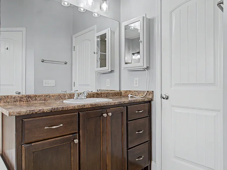 151 Lincoln Way NE — Photo 17