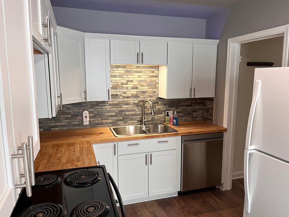 New Kitchen cabinets and countertops