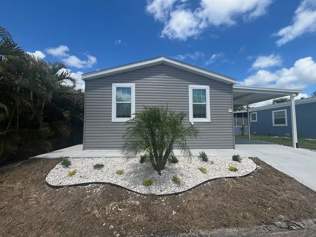 4 bed, 2.0 bath, 1290 sqft, $1,599 — Photo 1