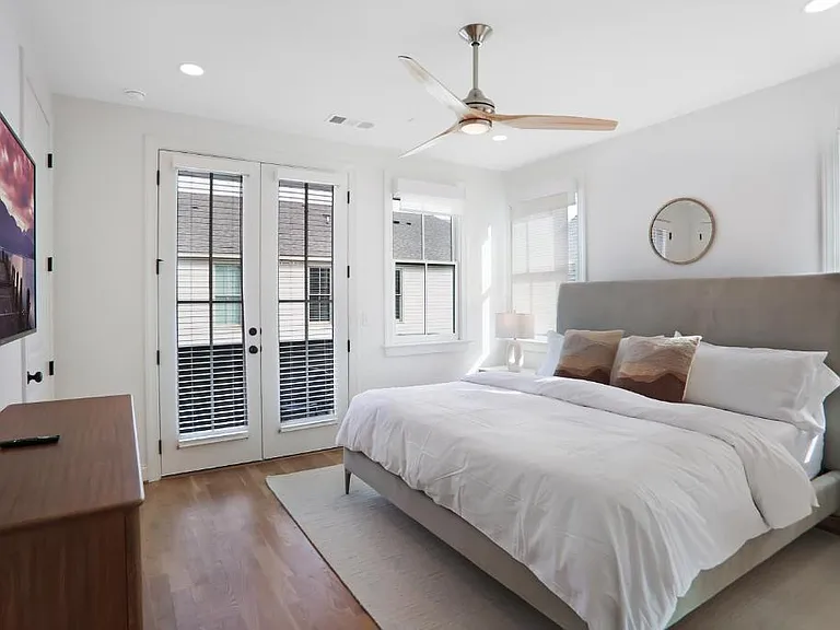 691 Eustace St — Photo 13