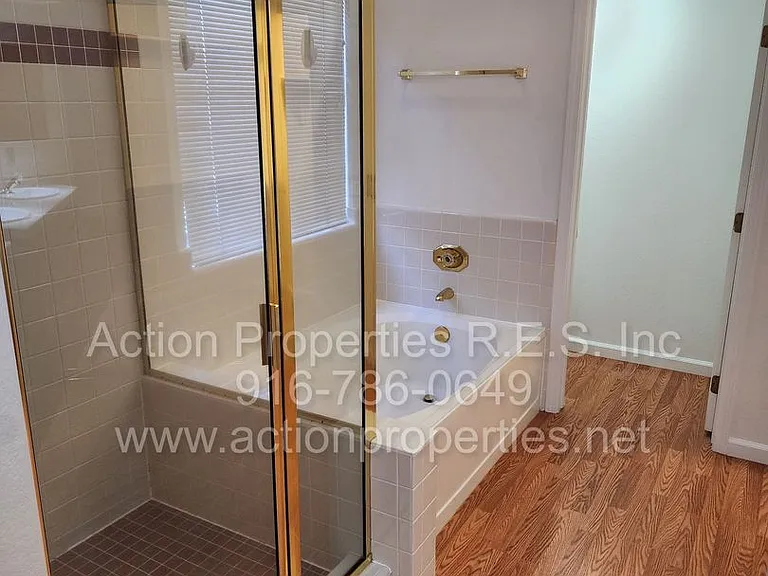 1417 Hurlston Way — Photo 24