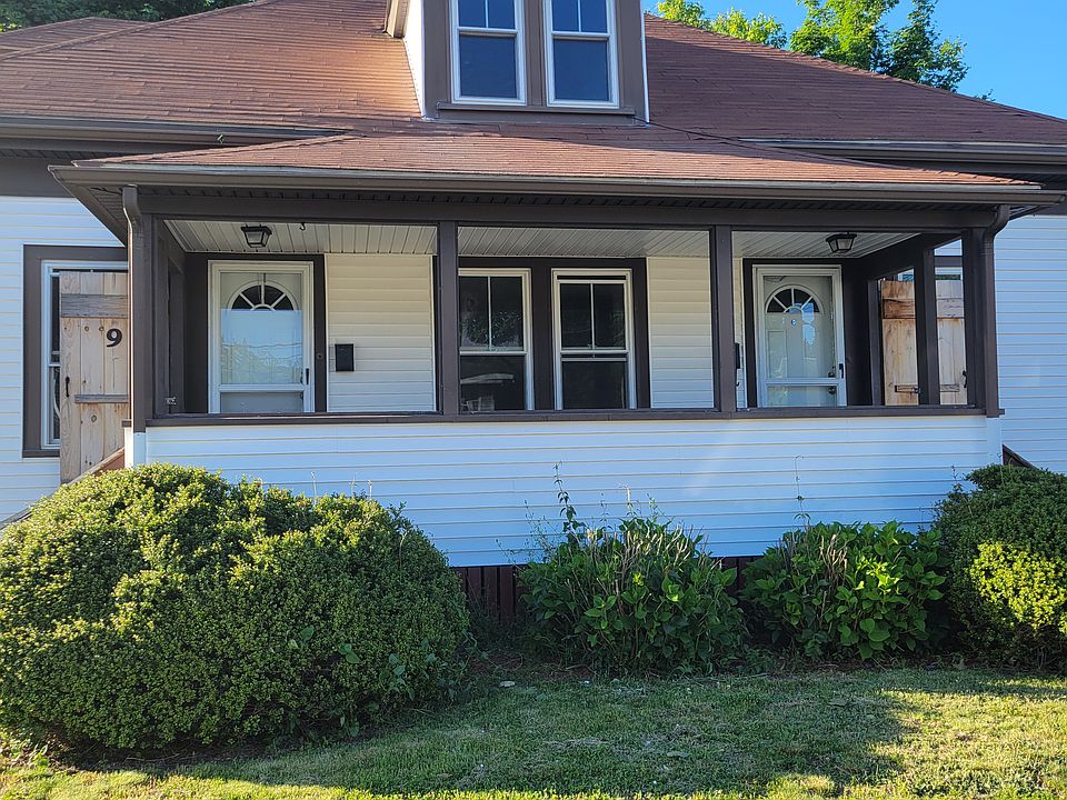 1st image of 7 Swan Ave #2