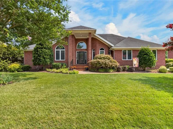 825 Waterfall Way, Chesapeake, VA 23322