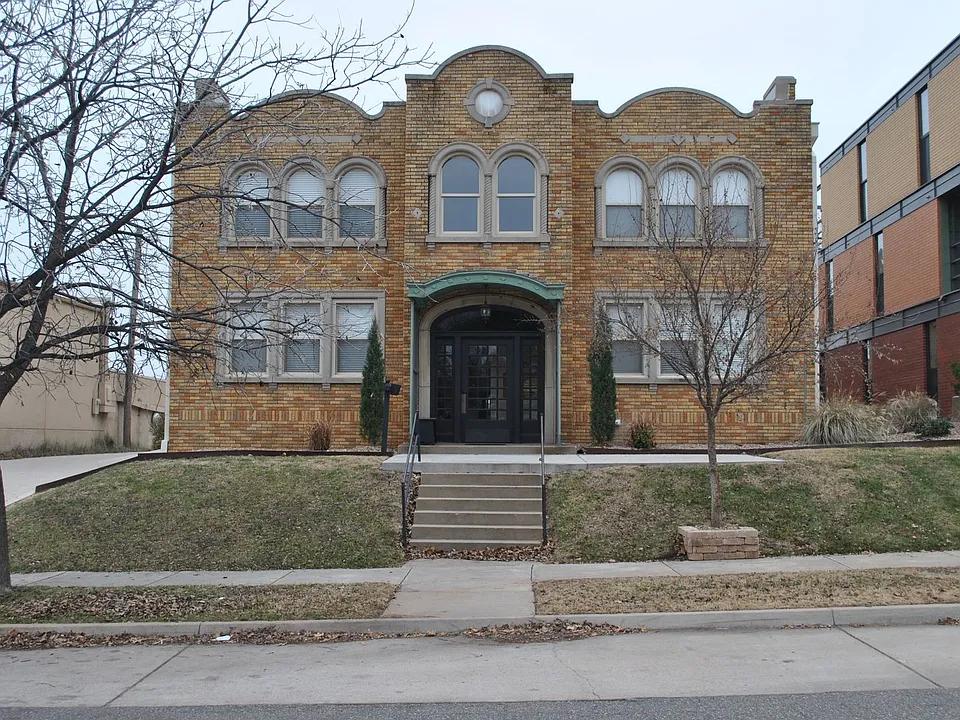 1210 NW 18th St