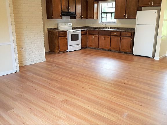 5th image of 119 Adams St