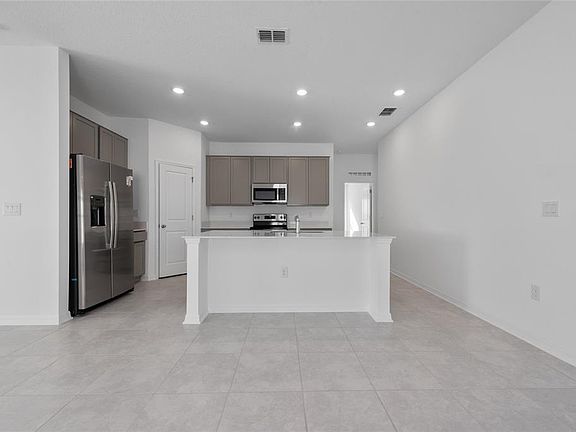 4th image of 346 Rustic Rail Dr