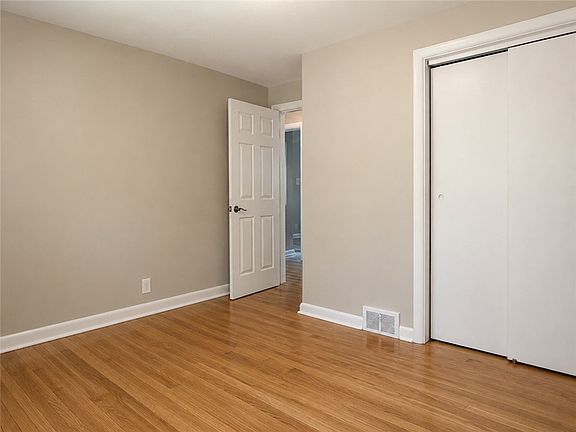 5th image of 111 N Cascade St