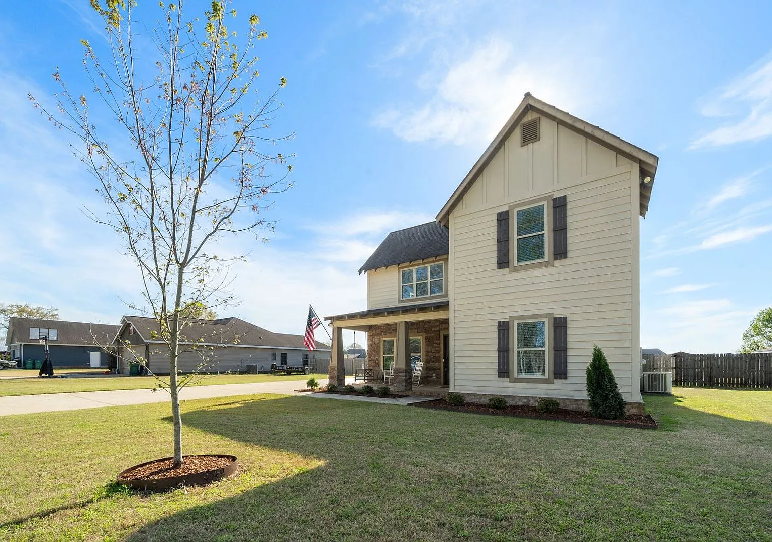 Spacious 4 Bed 4.5 Bath! Available July 15th! — Photo 2