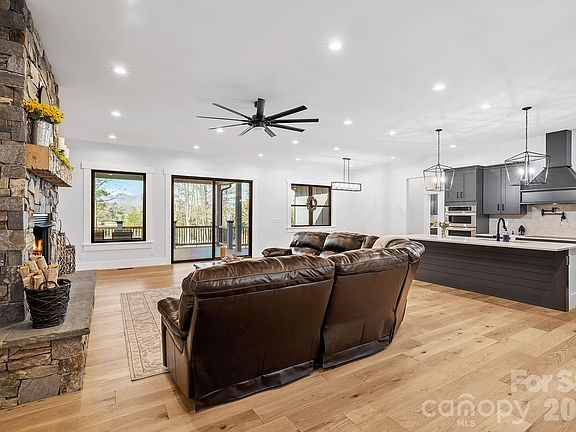 5th image of 31 Grizzly Dr