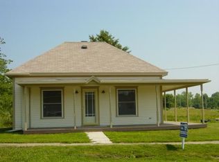 104 E Main St, Exline, IA 52555