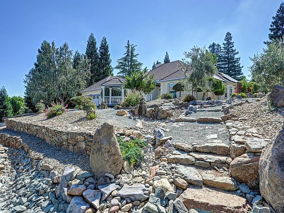 4th image of 525 Pine Valley Ct